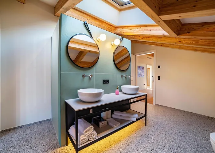 Rosa Unterschoeberlehof - Gloria Apartman Merano